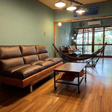 沖縄古民家お宿ななつぼし Okinawa Traditional House Nanatsuboshi Naha Exteriör bild